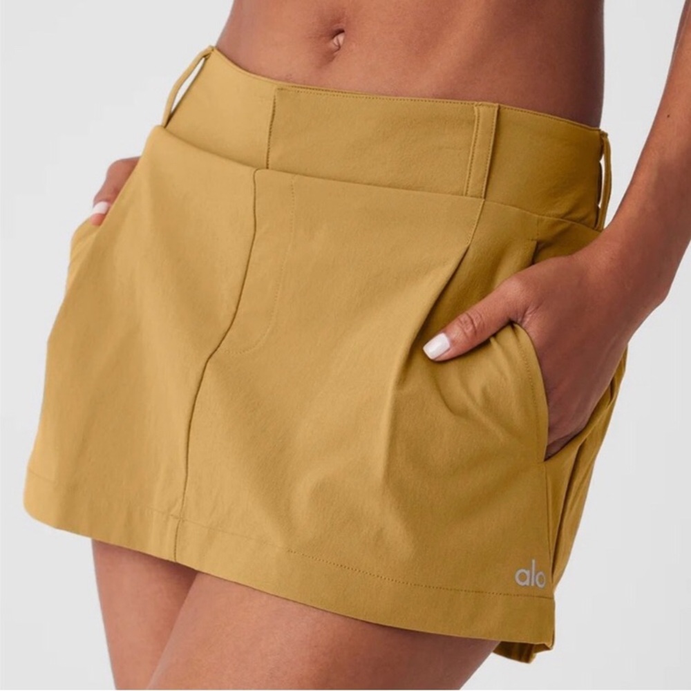 Alo Yoga Fan Club Mini Skirt Golden Olive Branch S